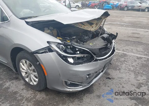 2018 Chrysler Pacifica Touring L z USA, uszkodzony, nr VIN 2C4RC1BG2JR154053